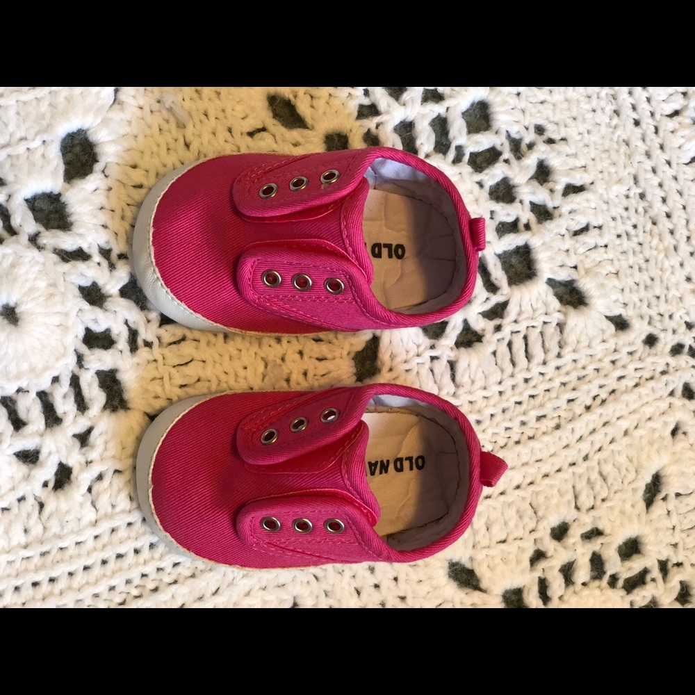 Pink baby shoes